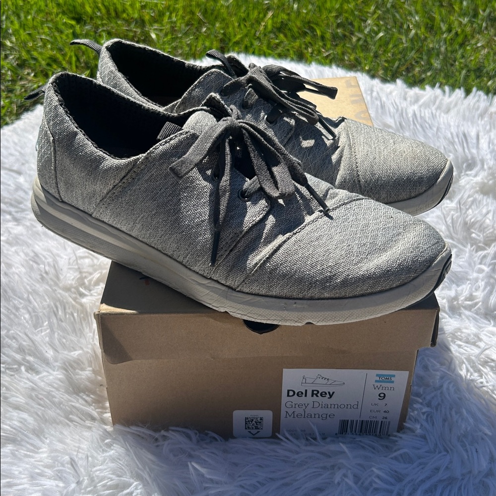 TOMS Gray Del Rey Canvas Lace-Up Sneakers Women’s Size 9